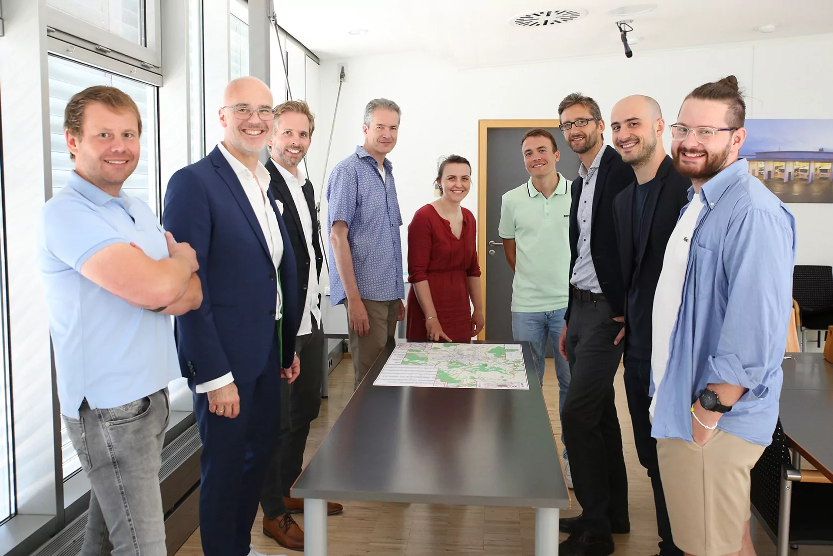 Reiner Kerschbaum, Dominique Kinzkofer, Jan Steinbach, Franz Hunner, Jana Deurer, Mario Forster, Christopher Härtl, Eftim Popovski und Jonas Köhler arbeiten gemeinsam an der Entwicklung einer zukunftsfähigen Wärmelösung